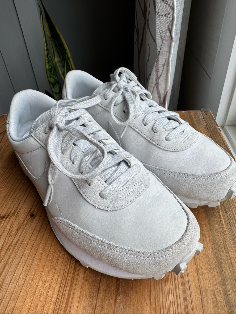 NIKE Daybreak Women’s Photon Dust Sneakers 8 - Picture 3 of 11
